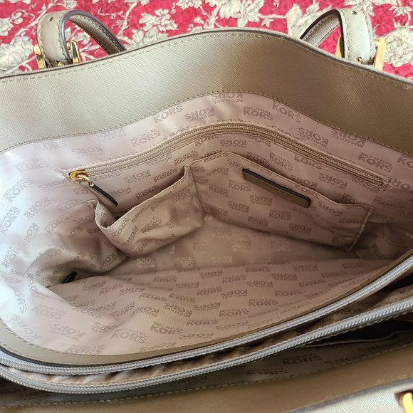 Michael Kors purse and matching wallet - Picture 4 of 7